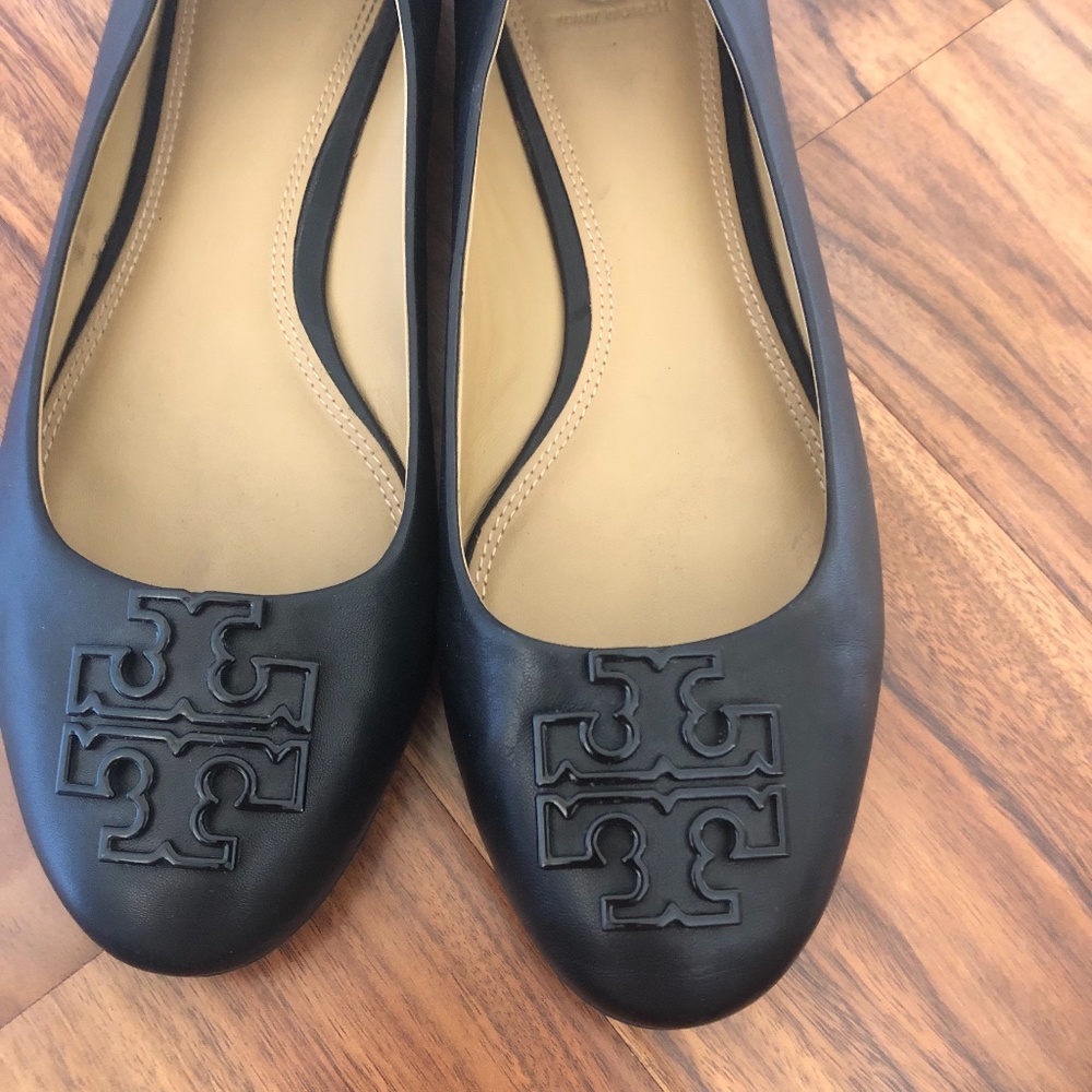 Tory Burch black flat shoes